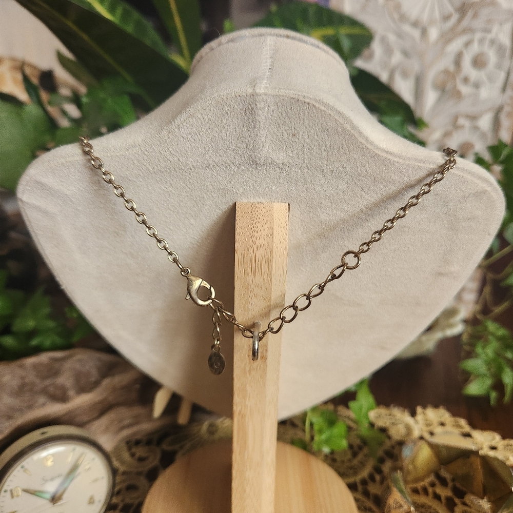 Elegant Cream Necklace with Gold Accents Shell Bone - Picture 5 of 7